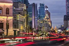 Момент гибели московского автоинспектора под колесами машины ФСБ попал на видео