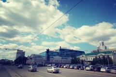 В Екатеринбурге закроют парковку на площади 1905 года
