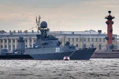 Адмирала российского флота заподозрили в убийстве жены и сына
