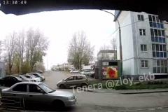 В Екатеринбурге женщина протаранила две машины