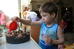 Воспитательницу из Екатеринбурга посадили за репост видео с голым ребенком