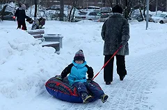 Снег, упавший с крыши, убил женщину на Южном Урале