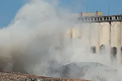 В Екатеринбурге снесли остатки элеватора Мукомольного завода