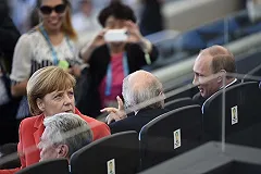 Путин встретился с Меркель со второй попытки