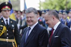 Юмористы Коломойского жестко поздравили Порошенко с годом президентства