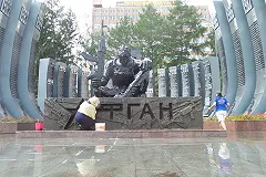 Генеральная уборка мемориала «Черный тюльпан» состоялась сегодня в Екатеринбурге