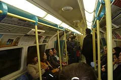 В Екатеринбурге в вагонах метро появятся места для инвалидов