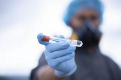 Медики назвали факторы, искажающие результаты тестов на коронавирус