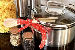 В России предложили выплачивать МРОТ домохозяйкам