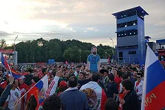 Картонный мексиканский «болельщик» все же добрался до России