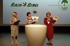 Санкт-Петербург подарил Екатеринбургу саженец дуба петровской эпохи