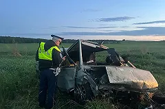 В Свердловской области погибли два молодых парня, вылетев из машины на большой скорости