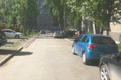 В Екатеринбурге жителей одного из домов обязали ликвидировать незаконную парковку