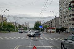 В Екатеринбурге водитель электросамоката без шлема получил серьезные травмы головы (ВИДЕО)