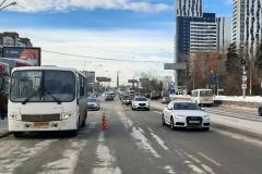 Девушка-пассажир пострадала в Екатеринбурге при резком торможении автобуса