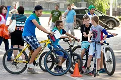 В Екатеринбурге в майские праздники байкер сбил 9-летнего велосипедиста