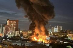 В Екатеринбурге сильнейший пожар на Комсомольской
