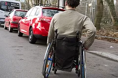 Руководство московского ресторана извинилось перед инвалидом за хамство охраны