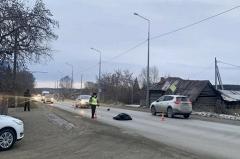 На окраине Екатеринбурга грузовик сбил насмерть пенсионера