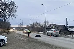 На окраине Екатеринбурга грузовик сбил насмерть пенсионера