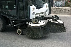 Липович выпустил на улицы Екатеринбурга подметальные машины