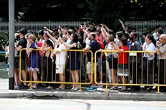 Китайцы упросили девушку покончить с собой ради забавы