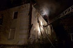 «Площадь огня 480 метров»: в Первоуральске пожарные больше трех часов тушили здание гостиницы