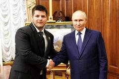 Путин лично поздравил 17-летнего сына Кадырова со свадьбой