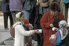 Свердловские приставы выдворили на родину трёх цыганок с 13 детьми