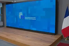 EUobserver: В ЕС хотят исключить из визовых ограничений для россиян молодежь