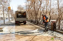 Екатеринбург начали мыть со специальным шампунем