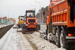 Коммунальщики вывели 270 единиц техники на уборку улиц Екатеринбурга