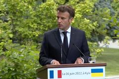 Макрон заявил, что ЕС не может теперь просить Украину «прийти позже»