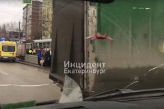 На перекрёстке 8 марта — переулок Рижский встали трамваи из-за ДТП