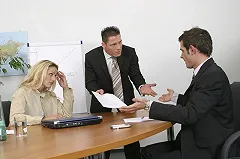 Ругань начальников признали демотивирующим работников фактором