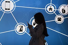 «Тарифы на связь сразу поднимут». Плюсы и минусы отмены роуминга внутри страны