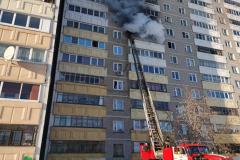В Екатеринбурге загорелась многоэтажка