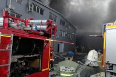 Екатеринбуржцам посоветовали остаться дома и не открывать окна из-за сильного пожара на Эльмаше