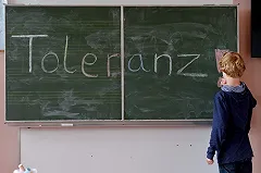 Куратора «Тотального диктанта» заподозрили в связи с граммар-наци