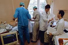 Пациента, ушедшего из больницы с катетером и дренажем, ищут в Первоуральске