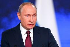 Путин посочувствовал бедным россиянам и предложил перевести их на соцконтракт