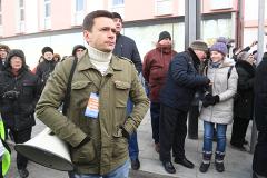 Илья Яшин и Любовь Соболь задержаны у здания Мосгоризбиркома