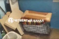 В Екатеринбурге неизвестные устроили ночлежку на лестничной площадке многоквартирного дома