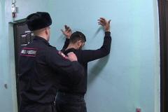 Екатеринбургские полицейские задержали мужчину, грабившего подростков на улицах и в торговых центрах