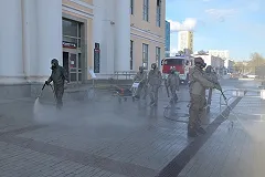 «Ушло 3 тысячи литров раствора»: железнодорожный вокзал продезинфицировали от коронавируса