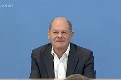 Захарова назвала высказывание Шольца о России «врожденным уродством»