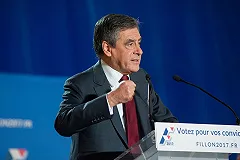 Фийон назвал абсурдной политику Олланда по отношению к России