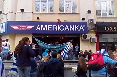 Сотрудники популярного бара Americanka не пустили внутрь местного жителя