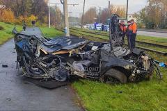 В Екатеринбурге, врезавшись в бетонный столб, погиб водитель Ford Focus