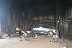 В Екатеринбурге на улице Евгения Савкова ночью сгорел автосервис